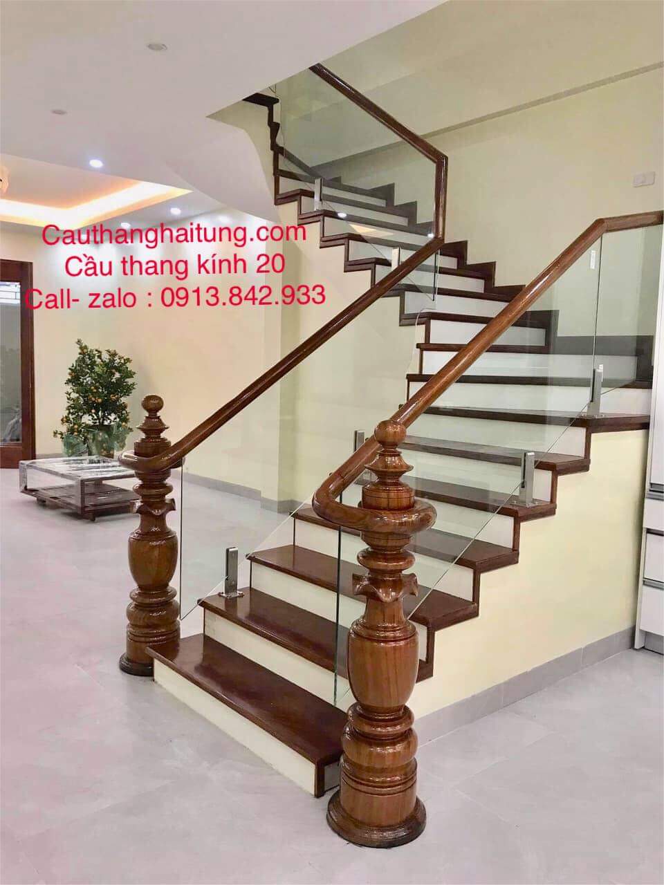 Cầu thang kính chân ngàm