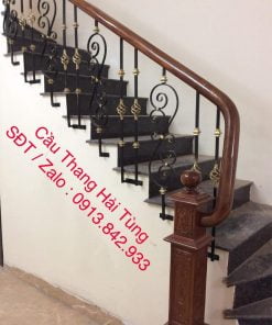 Cầu thang sắt nghệ thuật bắt cạnh