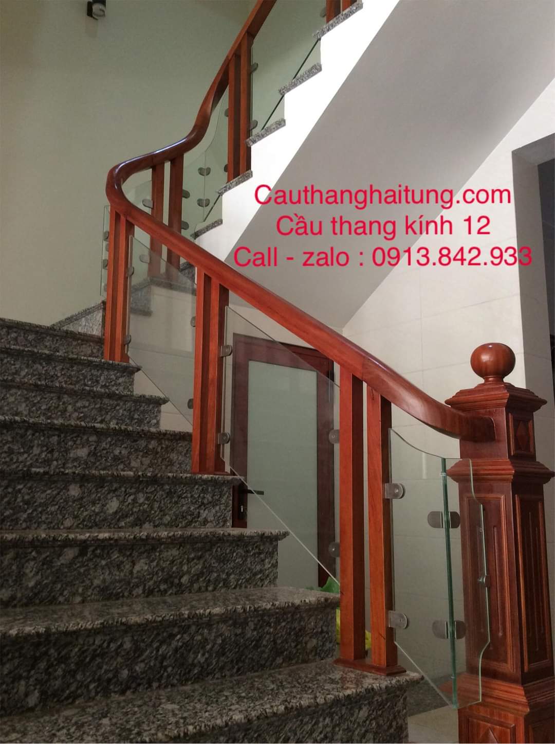 Cầu thang kính chân gỗ
