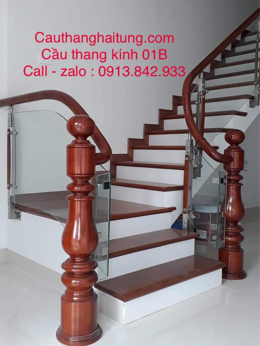 Đây là mẫu ảnh cầu thang kính chân con tiện nhôm hợp kim màu đồng. Mẫu này được sử dụng rộng rãi tại hà nội và các tỉnh, đây là mẫu cầu thang kính đẹp